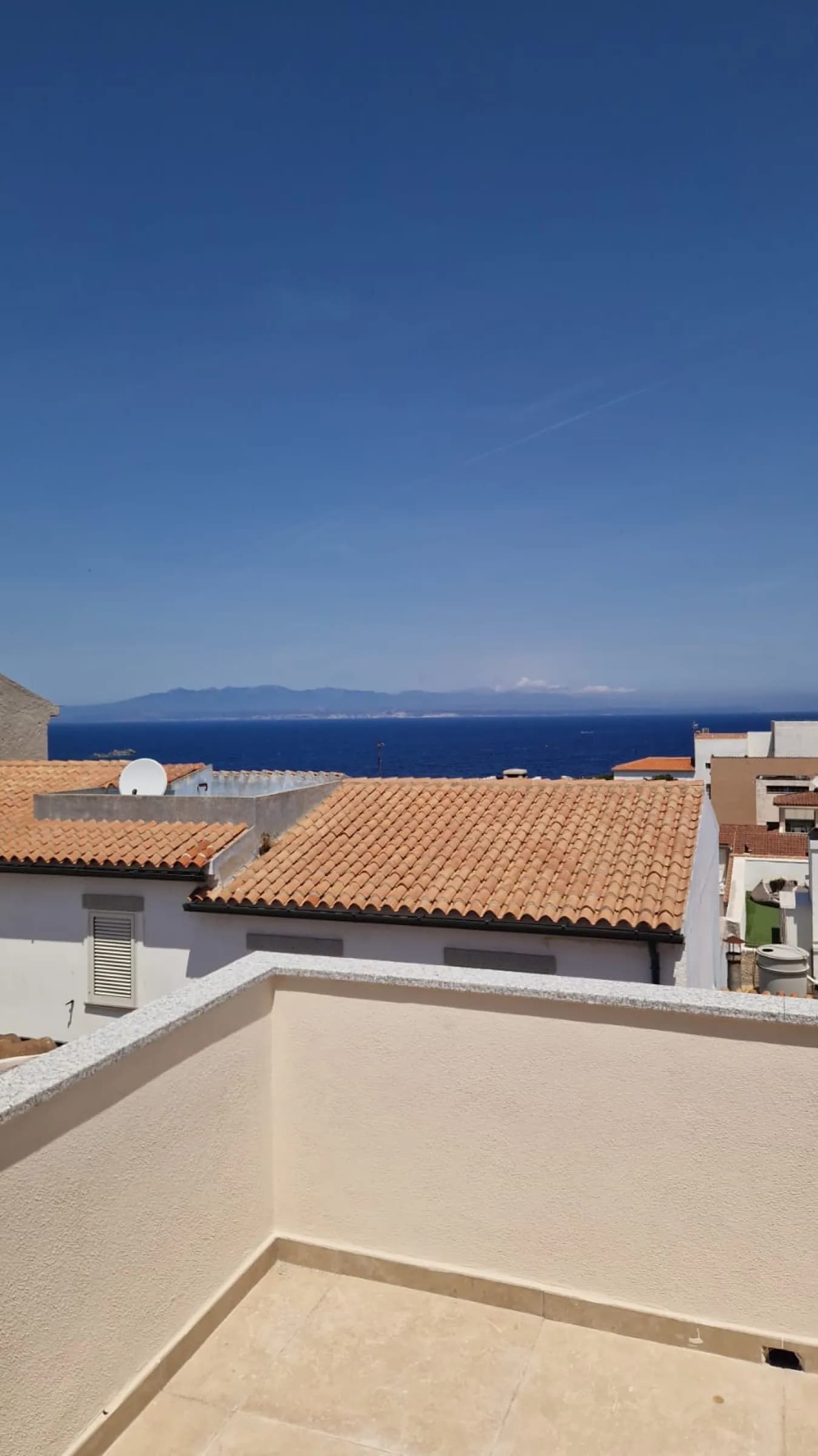 Terrazza panoramica con vista sul mare e Corsica