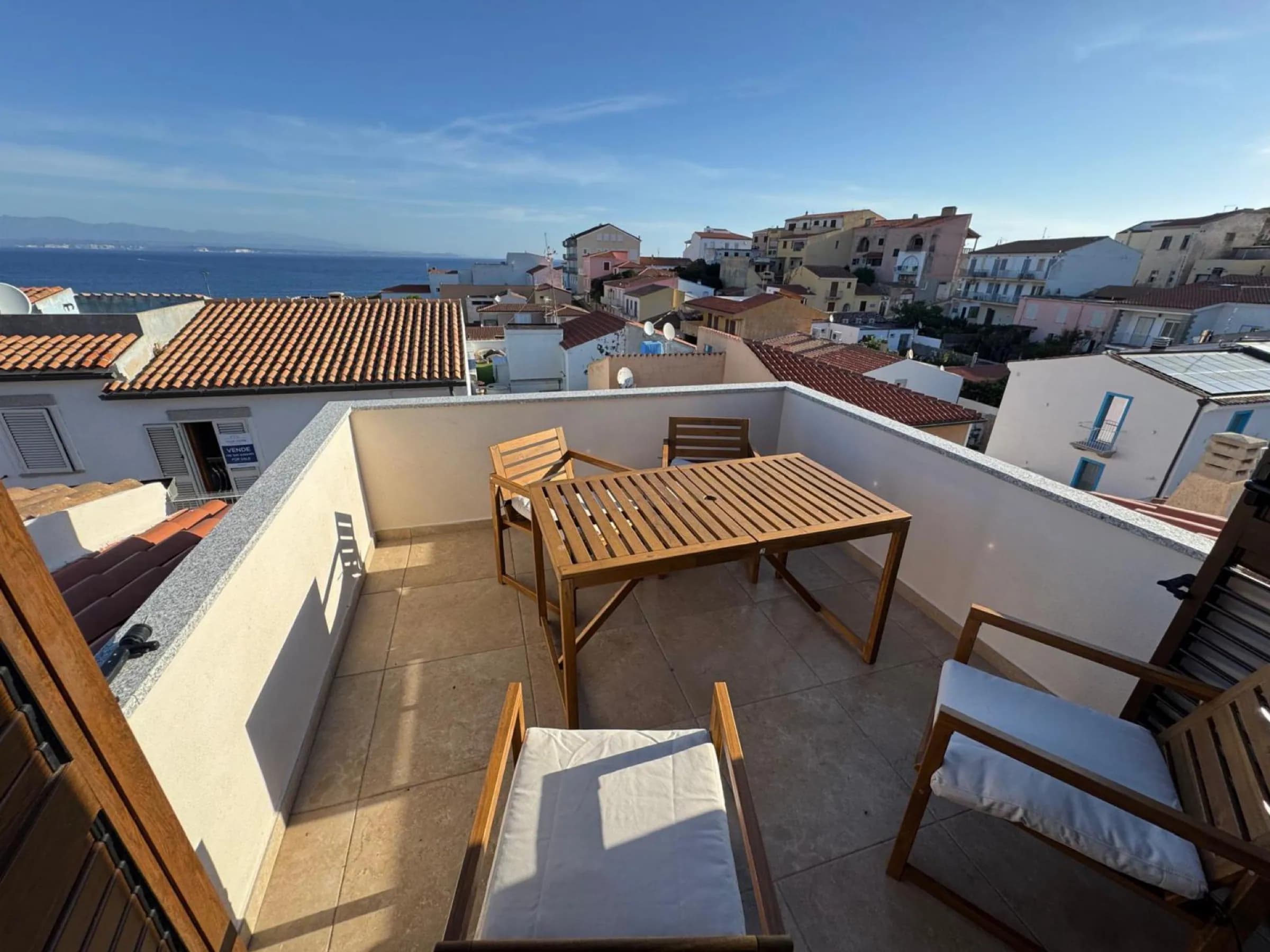 Vista mare con la Corsica all'orizzonte