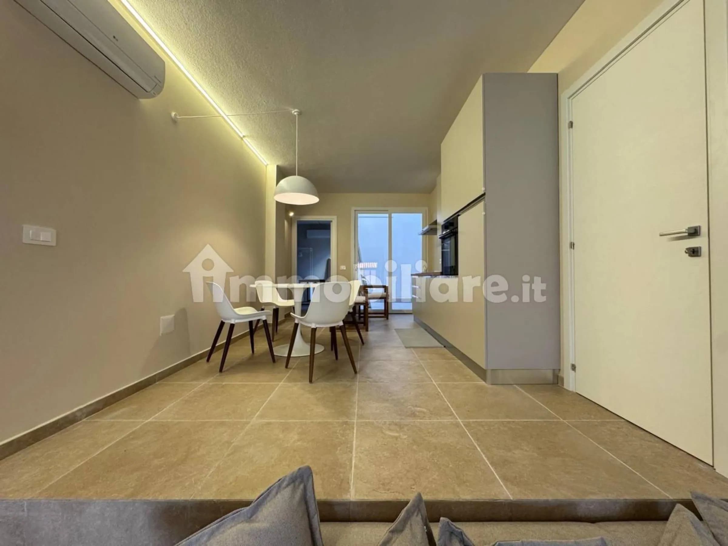 Azuni 13 — Il loft con cortile privato